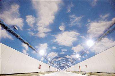 专业隧道蓝天白云彩绘施工