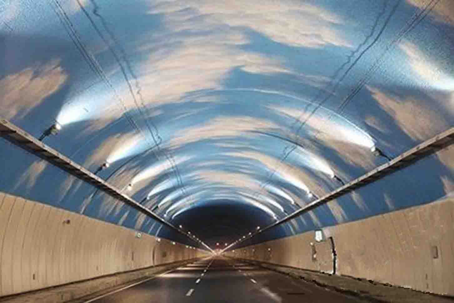 华岩隧道蓝天白云彩绘